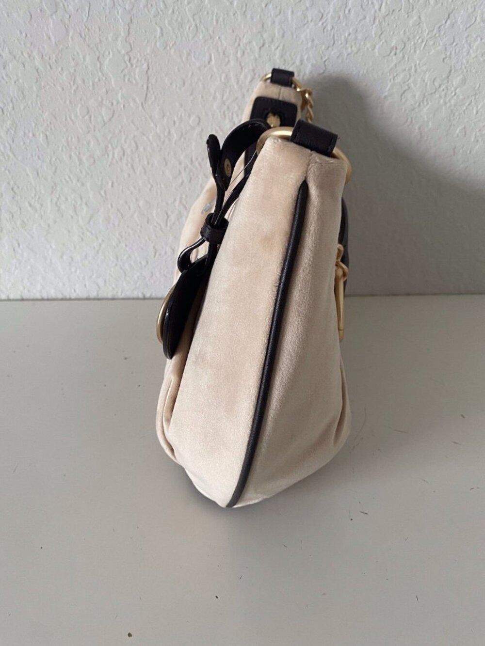 Juicy Couture Need More Juicy Hobo Shoulder Bag Buff Beige W/ Heart Charm NEW - Picture 7 of 14